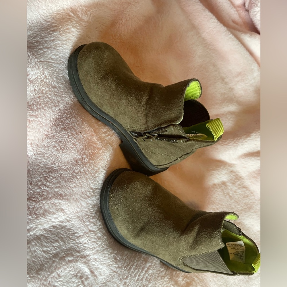 Brown gap boots size 6